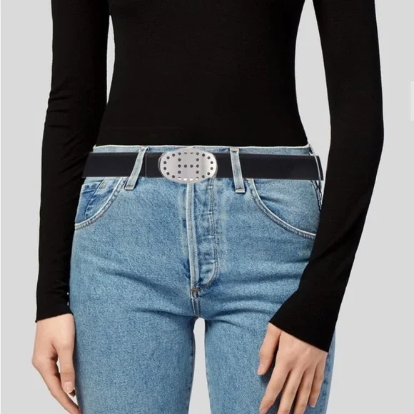 Beautiful Hermes Reversible Belt - black and blue with H buckle. Very good shape Hermes Constance 32mm Silver H Black Steel Blue Reversible  main image 2